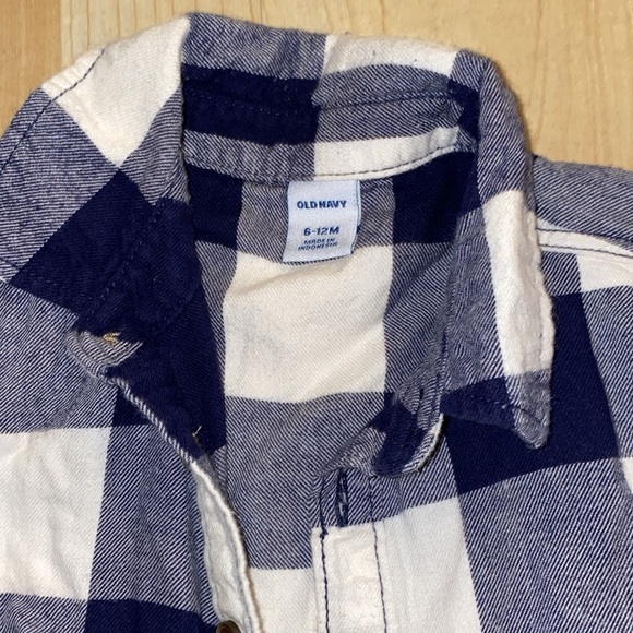 Old Navy navy and white plaid long sleeve button down onesie - 6-12 months - Picture 2 of 2
